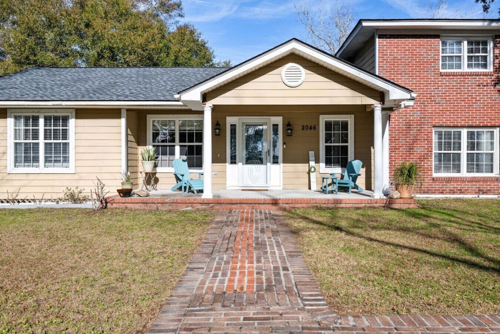 Front exterior of the Folly Beach Getaway family beach house near Folly Beach, Charleston SC